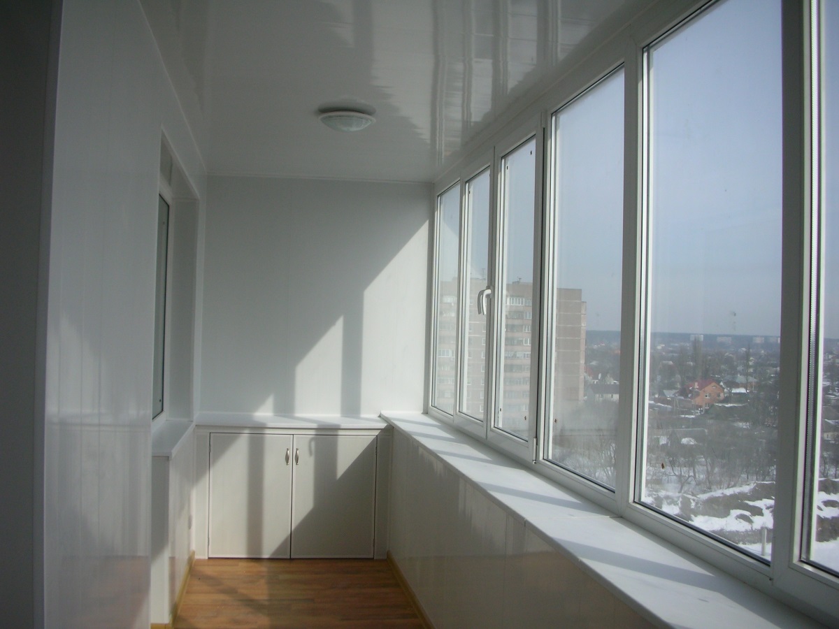 Теплое остекление балкона и лоджий - компания Пластстрой